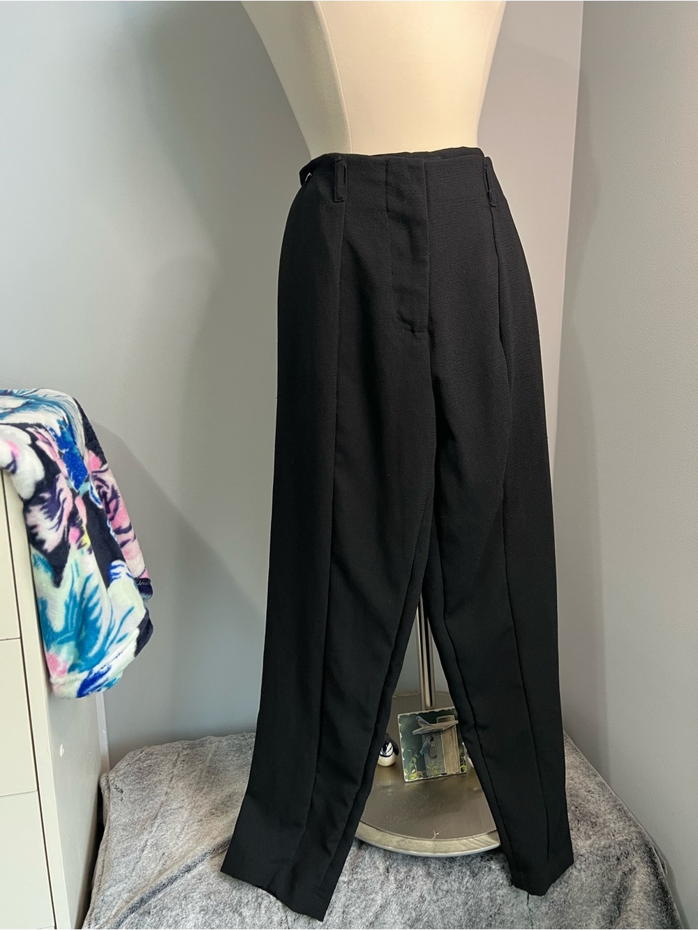 Who What Wear Women’s Size 4 Black Pants Flat Front Median Seam Ankle Trousers